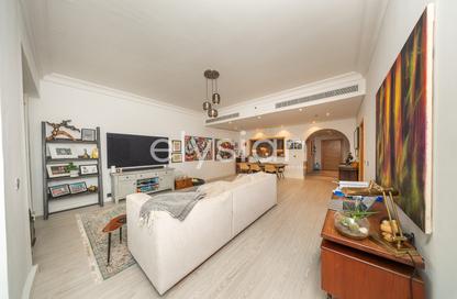 Apartment - 2 Bedrooms - 4 Bathrooms for rent in Al Tamr - Shoreline Apartments - Palm Jumeirah - Dubai