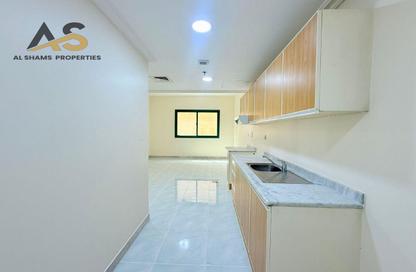 شقة - غرفة نوم - 2 حمامات للايجار في جولدن ساندز 12 - المنخول - بر دبي - دبي