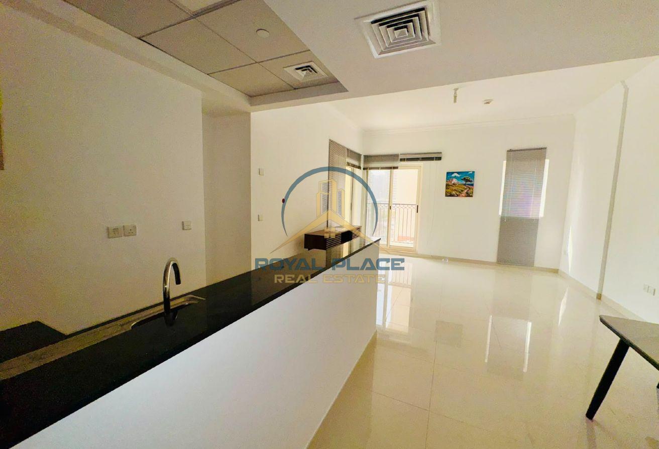 CANAL VIEW | UNFURNISHED | HUGE STUDIO photo 3