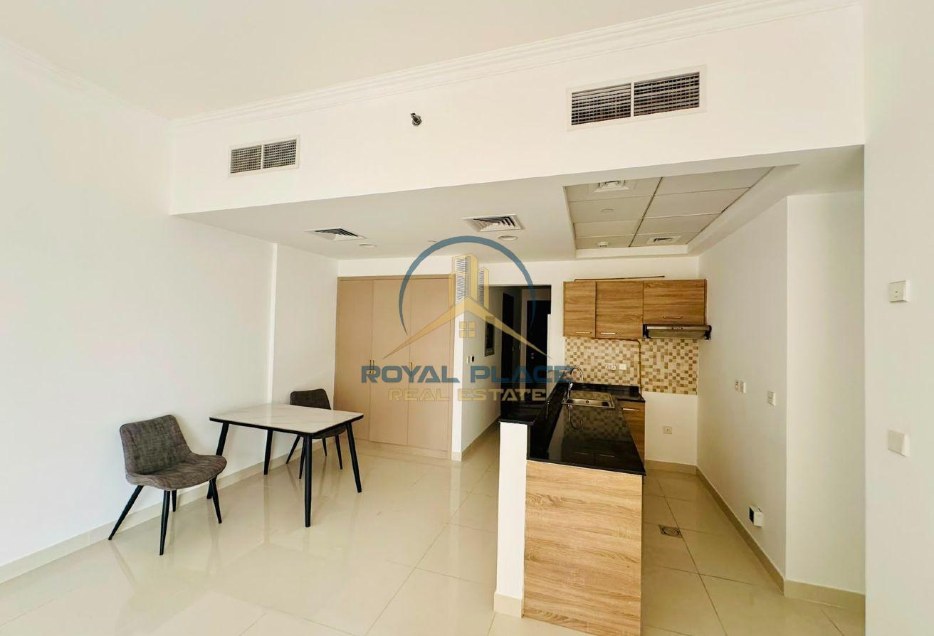 CANAL VIEW | UNFURNISHED | HUGE STUDIO photo 4