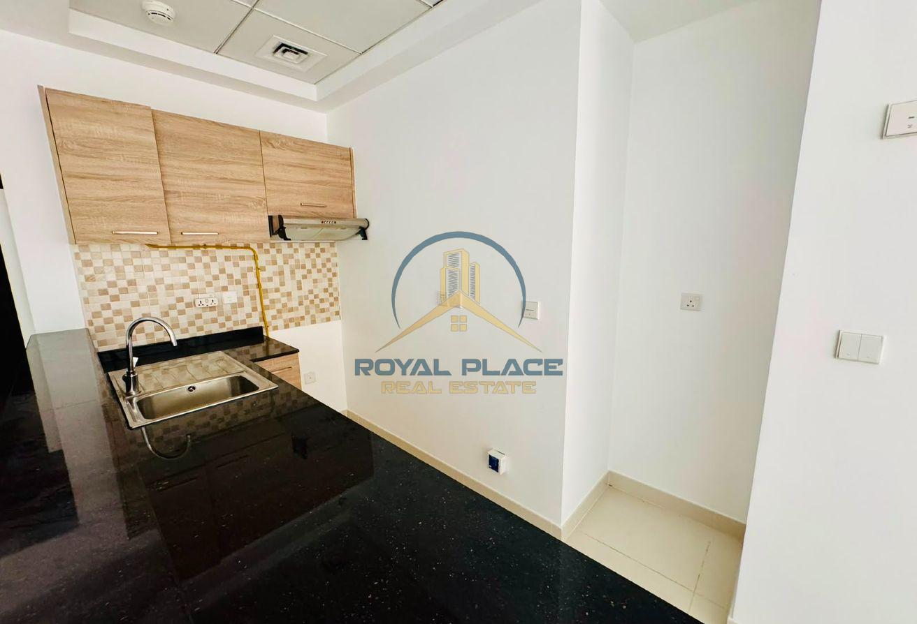 CANAL VIEW | UNFURNISHED | HUGE STUDIO photo 6