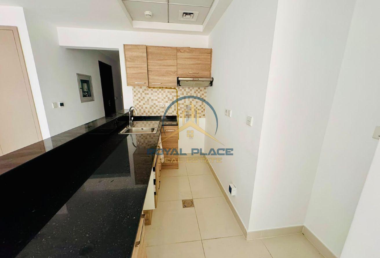 CANAL VIEW | UNFURNISHED | HUGE STUDIO photo 5