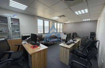 مكتب - 6 غرف نوم - 2 حمامات للايجار في بناية الأشرم - منطقة القرهود - دبي