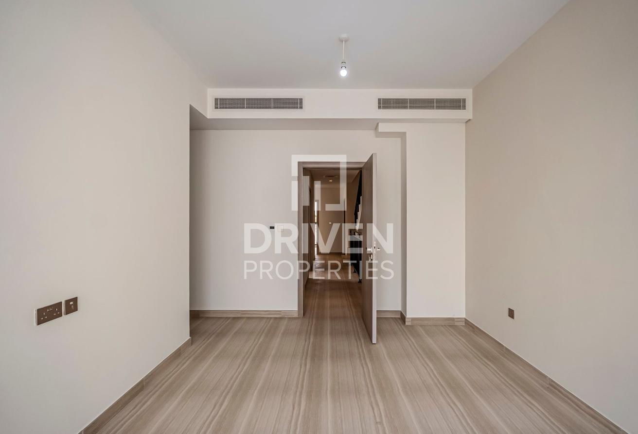 Single Row | Maids room | Vacant | Vastu Complaint photo 8