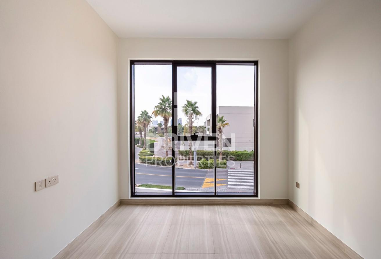 Single Row | Maids room | Vacant | Vastu Complaint photo 13