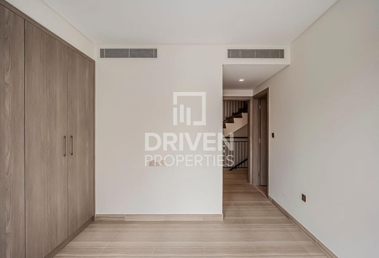 Single Row | Maids room | Vacant | Vastu Complaint photo 10
