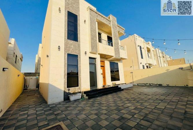 102835310 - Property Image 2