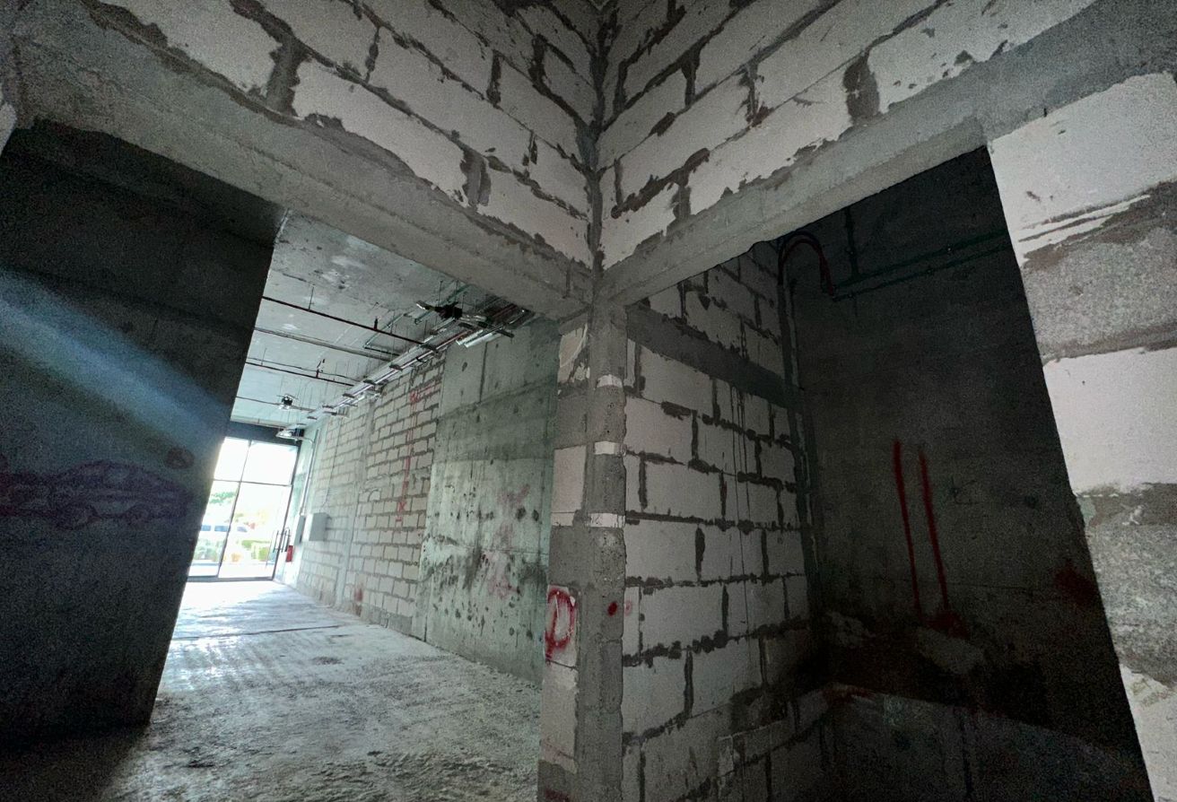 VACANT I NEGOTIABLE I BRAND NEW gallery image