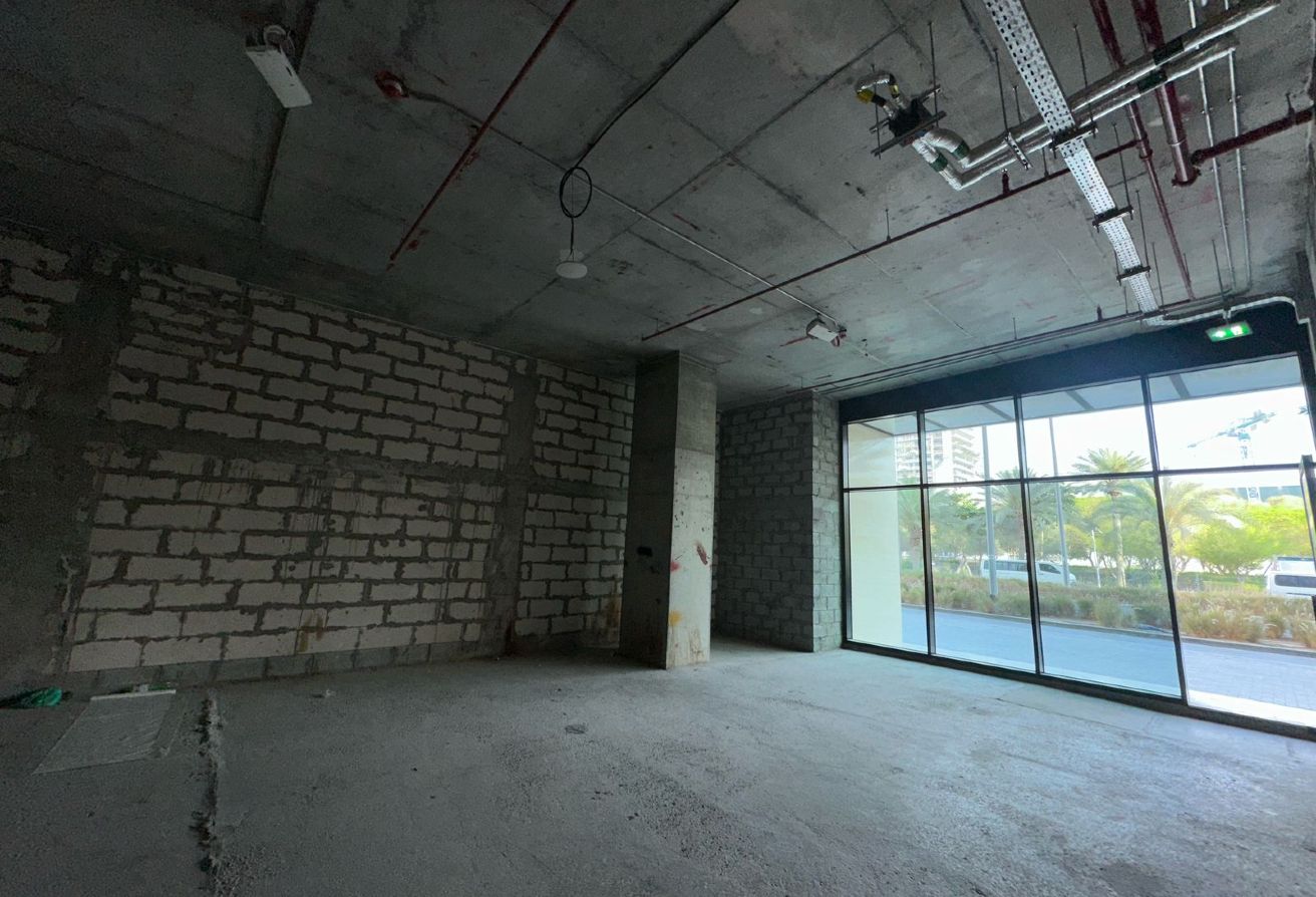 VACANT I NEGOTIABLE I BRAND NEW gallery image