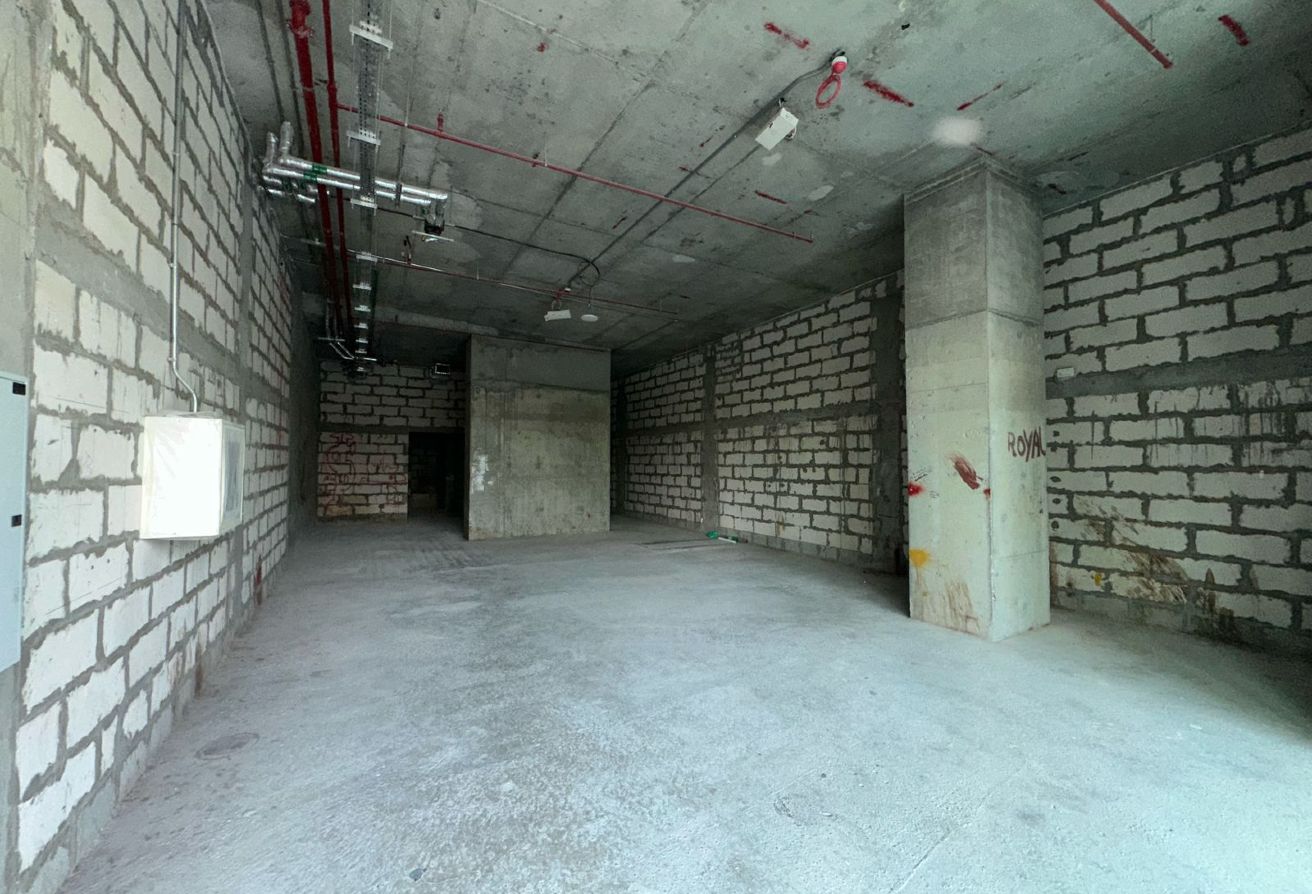 VACANT I NEGOTIABLE I BRAND NEW gallery image