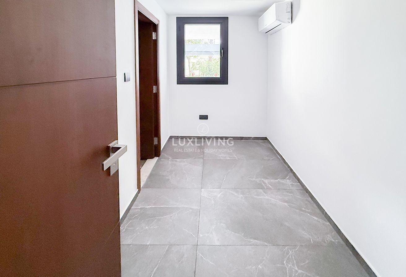 Upgraded | Private Garden | Vacant photo 29