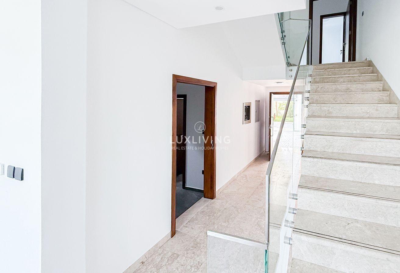 Upgraded | Private Garden | Vacant photo 12