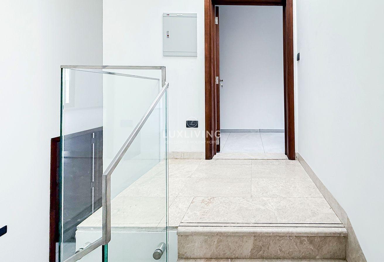 Upgraded | Private Garden | Vacant photo 21