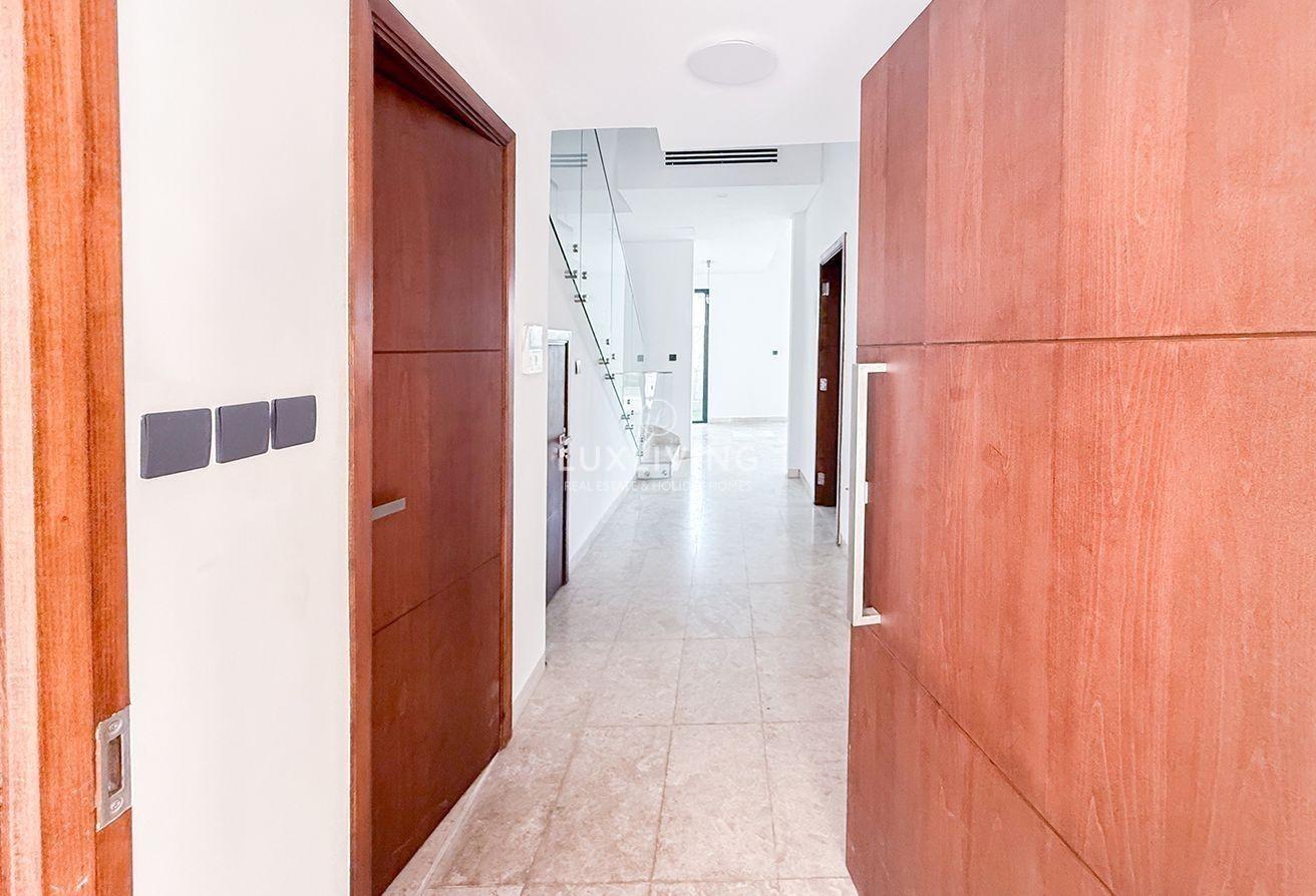 Upgraded | Private Garden | Vacant photo 4