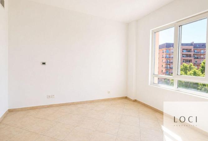 83230701 - Property Image 3