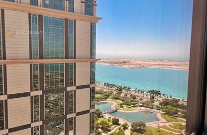Apartment - 4 Bedrooms - 4 Bathrooms for rent in Silver Tower - Corniche Road - Abu Dhabi