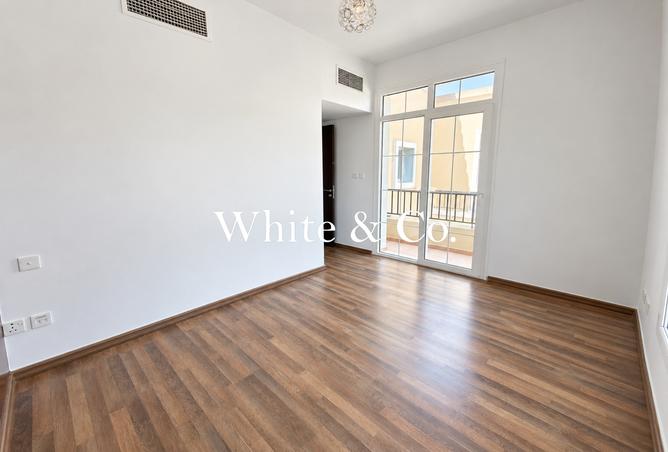 Vacant Now | Upgraded Kitchen | Landscaped photo 3