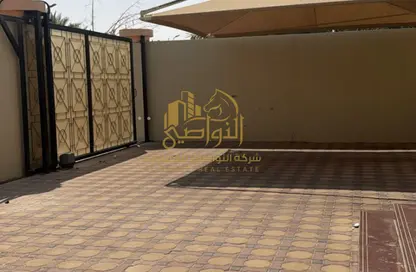 فيلا - 4 غرف نوم - 4 حمامات للايجار في الخالدية - العين
