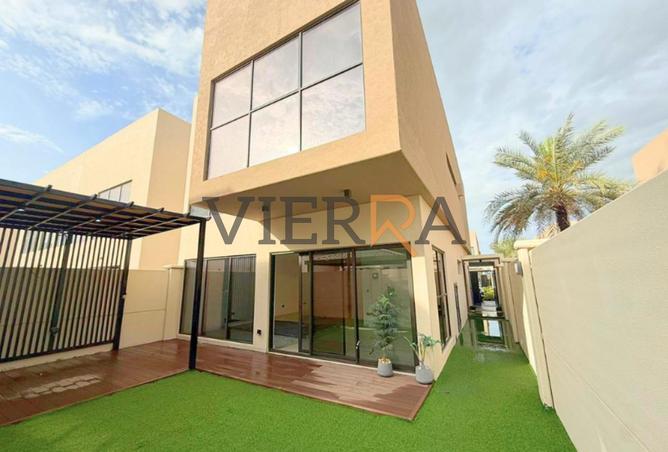 3 غرف نوم + غرفة للخادمة | تراس | بحالة جيدة