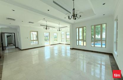 Villa - 5 Bedrooms - 6 Bathrooms for rent in European Clusters - Jumeirah Islands - Dubai