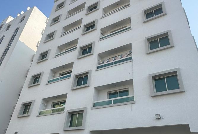 For sale: Residential and commercial building in A