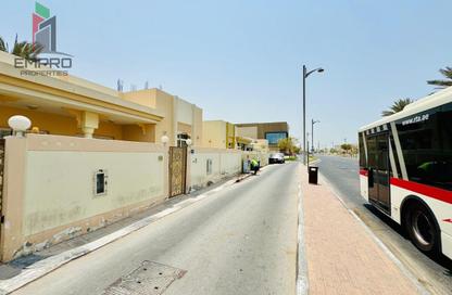Villa - Studio - 3 Bathrooms for rent in Jumeirah 1 - Jumeirah - Dubai