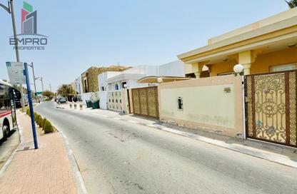 Villa - Studio - 3 Bathrooms for rent in Jumeirah 1 - Jumeirah - Dubai