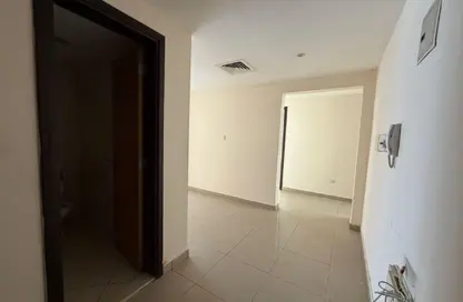 Apartment - 3 Bedrooms - 3 Bathrooms for rent in Sharjah 555 Tower - Al Khan Corniche - Al Khan - Sharjah