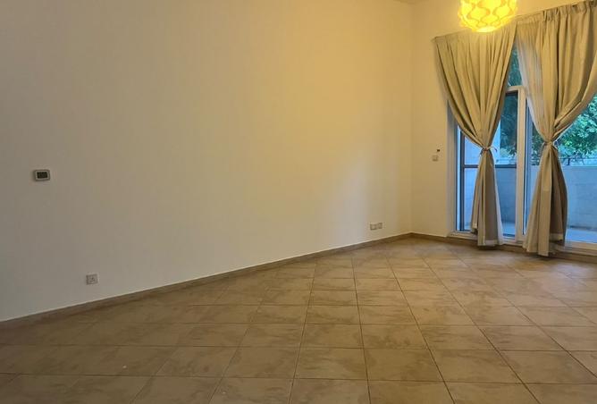 Unfurnished, Perfect Layout! Huge Size photo 2