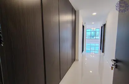 شقة - غرفة نوم - 2 حمامات للايجار في بناية تريو - البرشاء 1 - البرشاء - دبي