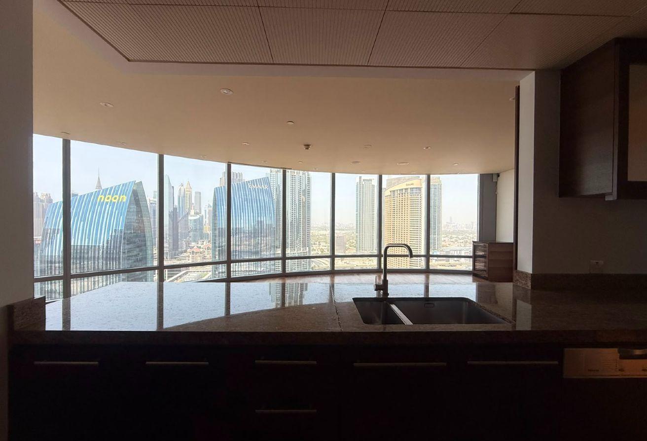 Iconic Address |City Views| Private Maid Entrance photo 8