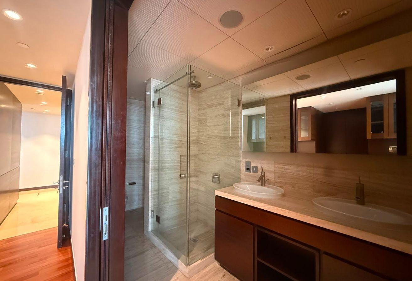 Iconic Address |City Views| Private Maid Entrance photo 15
