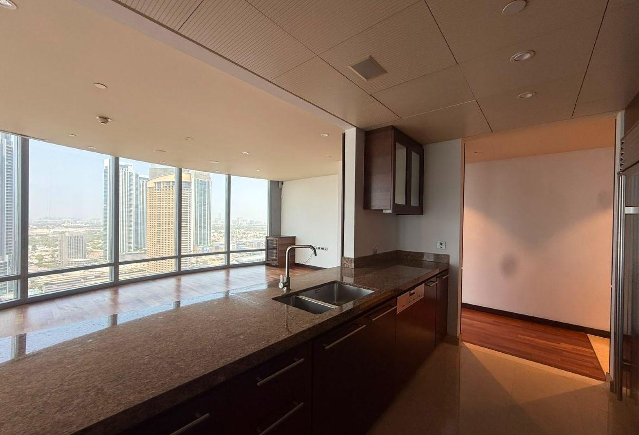 Iconic Address |City Views| Private Maid Entrance photo 6
