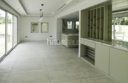 Villa - 4 Bedrooms - 4 Bathrooms for rent in District 7 - Jumeirah Park - Dubai