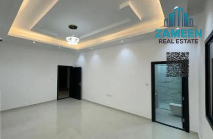 Villa - 4 - 5 for rent in Al Zaheya Gardens - Al Zahya - Ajman