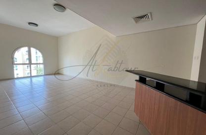 Apartment - 3 Bedrooms - 3 Bathrooms for rent in The Gardens Building 27 - The Gardens Buildings - The Gardens - Dubai