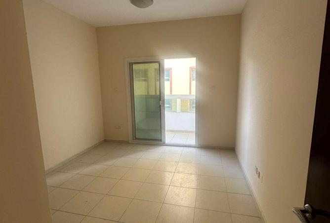 2OgplzLP1qy - Property Main Image