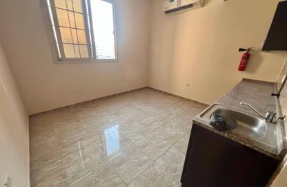 Apartment - Studio - 1 for rent in Fire Station Road - Muwaileh - Sharjah Apartment - Studio - 1 for rent in Fire Station Road - Muwaileh - Sharjah