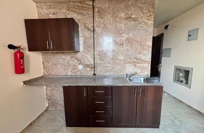Apartment - Studio - 1 for rent in Fire Station Road - Muwaileh - Sharjah