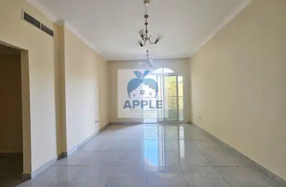 شقة - 2 غرف نوم - 2 حمامات للايجار في مجمع مويلح - تجارية مويلح - الشارقة