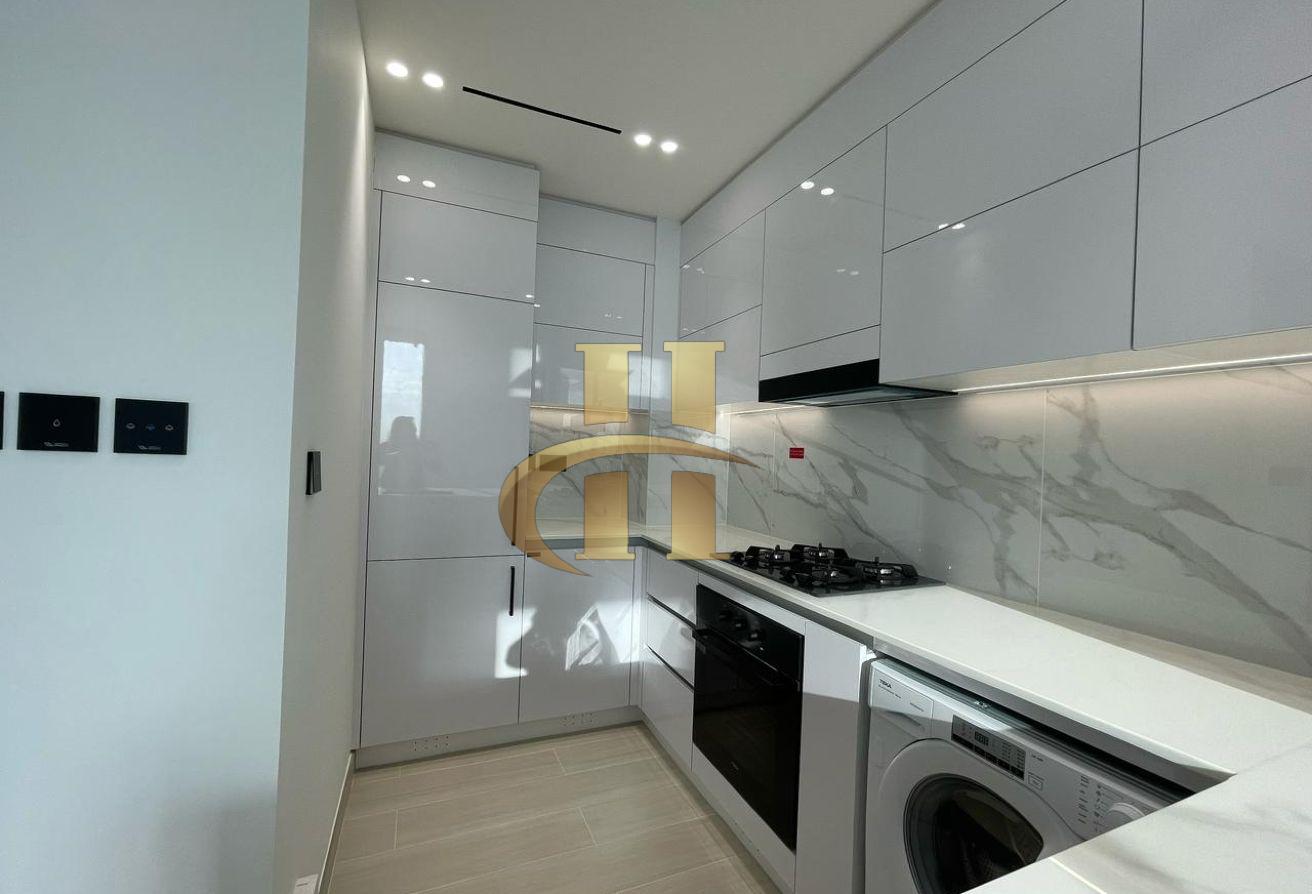 Elegant | Luxury living | Spacious | Vacant photo 2