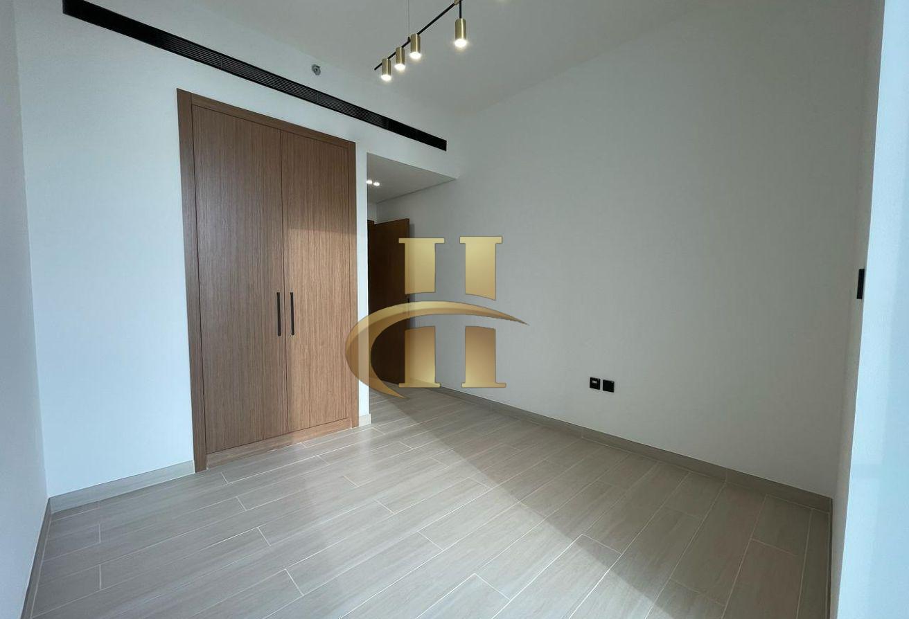 Elegant | Luxury living | Spacious | Vacant photo 7