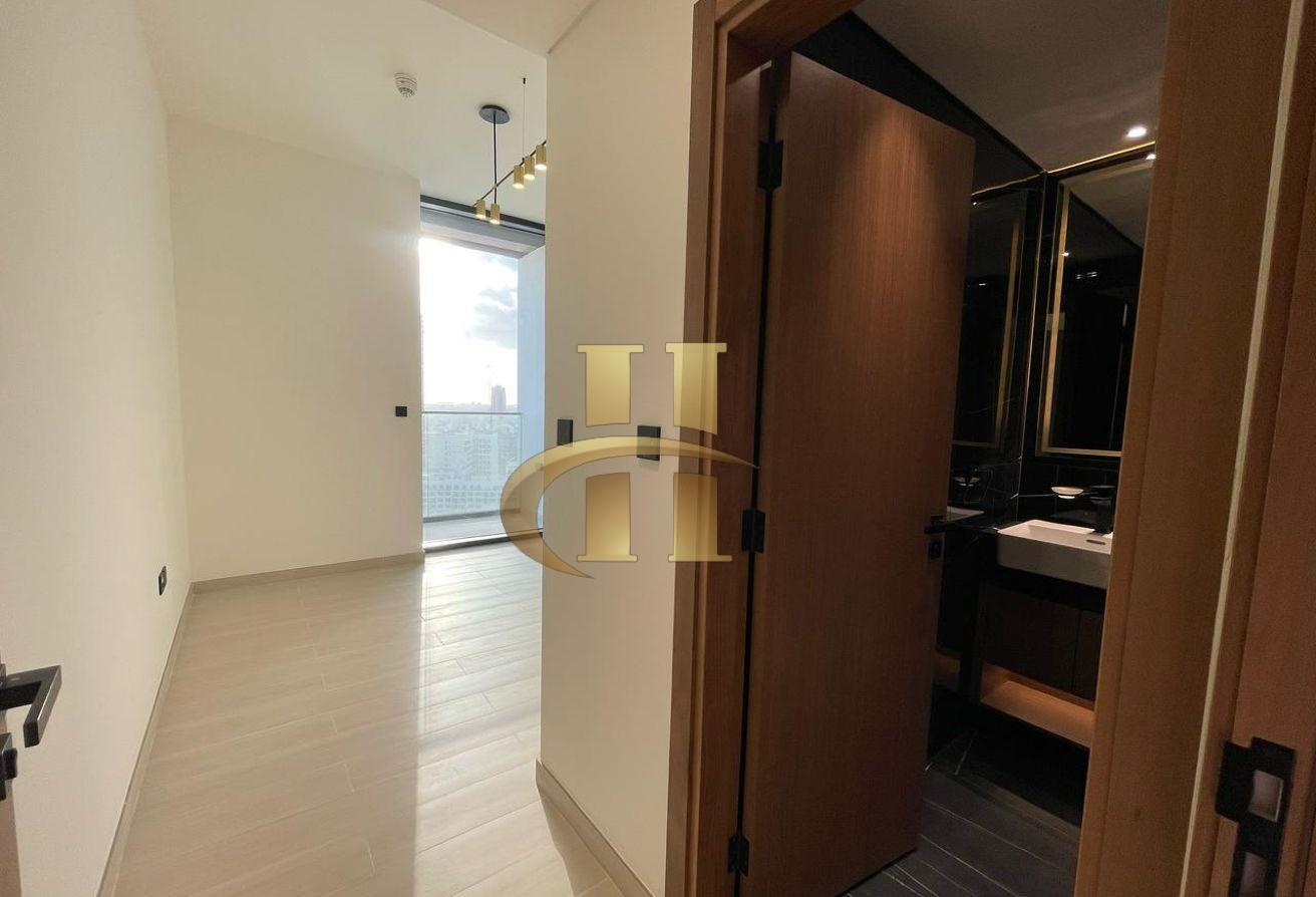 Elegant | Luxury living | Spacious | Vacant photo 13