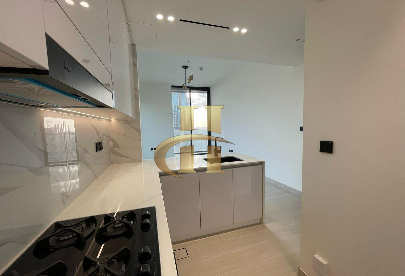 Elegant | Luxury living | Spacious | Vacant photo 10