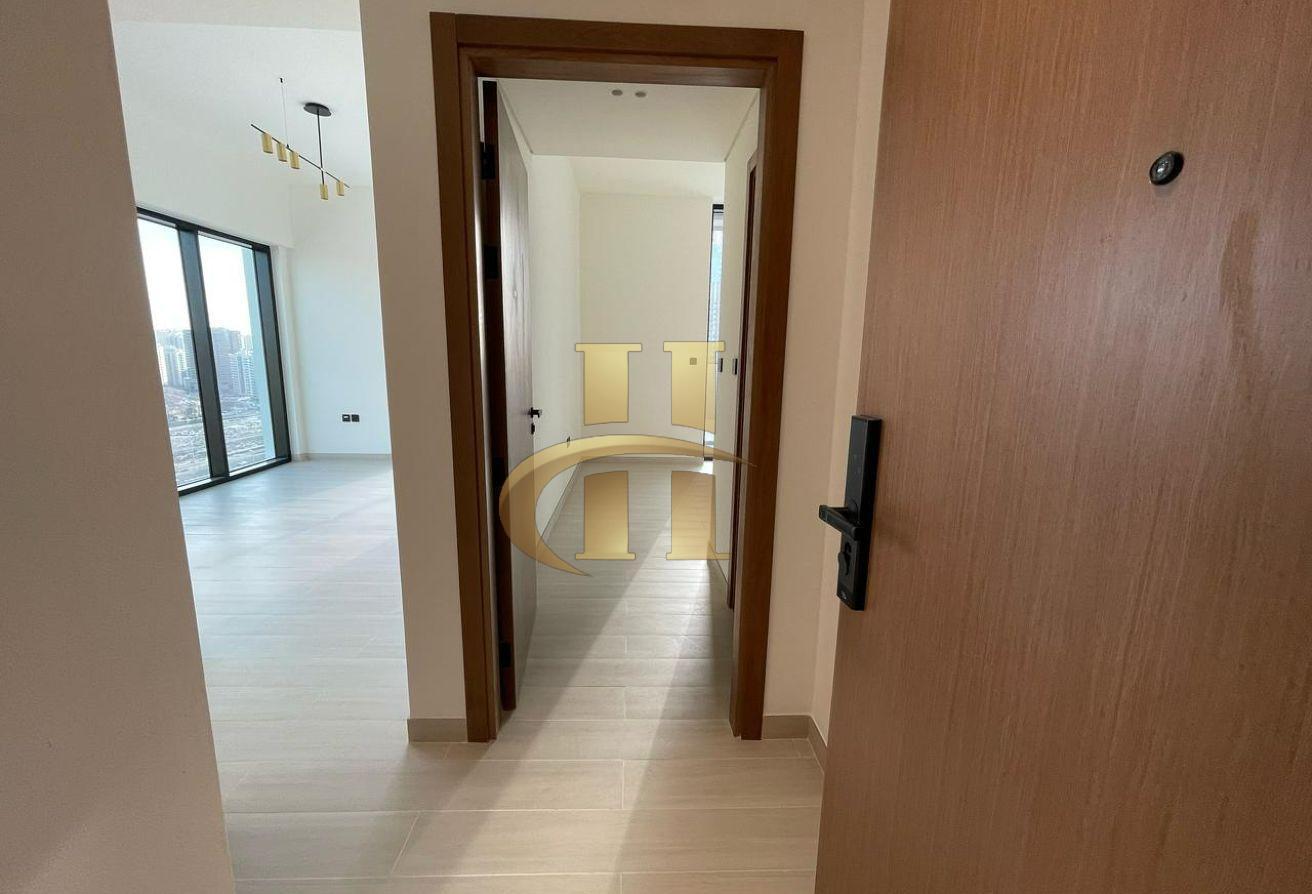 Elegant | Luxury living | Spacious | Vacant photo 9