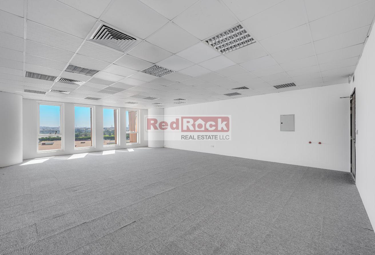 Open Layout 872 sqft Office with Racecourse View