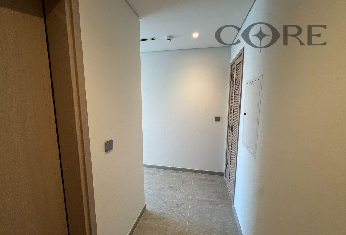 READY TO MOVE IN | CORNER UNIT | CANAL VIEW photo 10