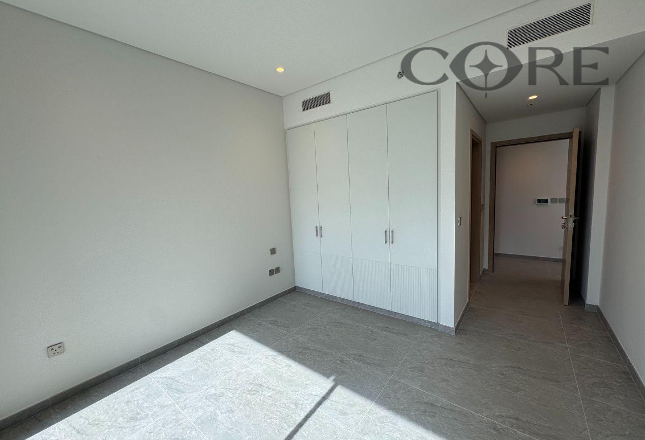 READY TO MOVE IN | CORNER UNIT | CANAL VIEW photo 6