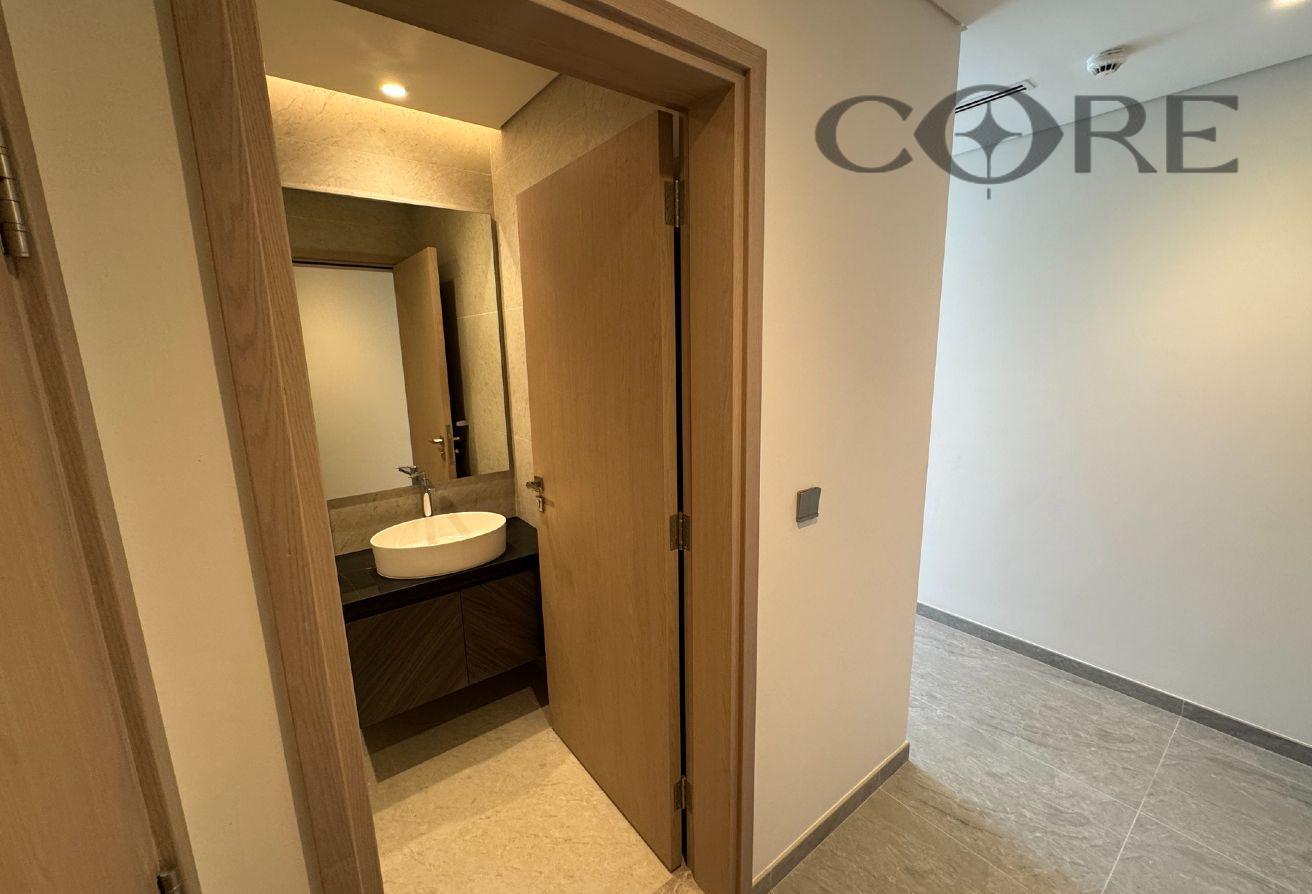 READY TO MOVE IN | CORNER UNIT | CANAL VIEW photo 8