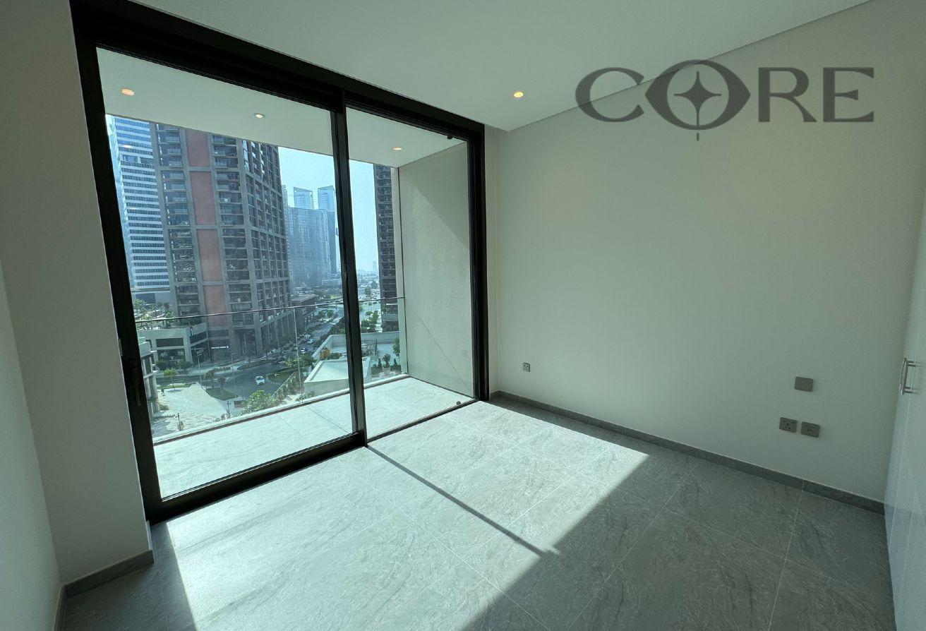READY TO MOVE IN | CORNER UNIT | CANAL VIEW photo 5